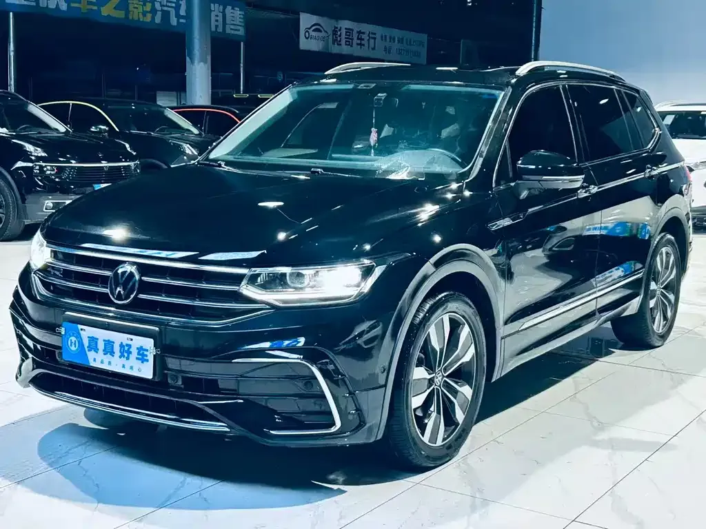 Volkswagen Tiguan L — фото 1