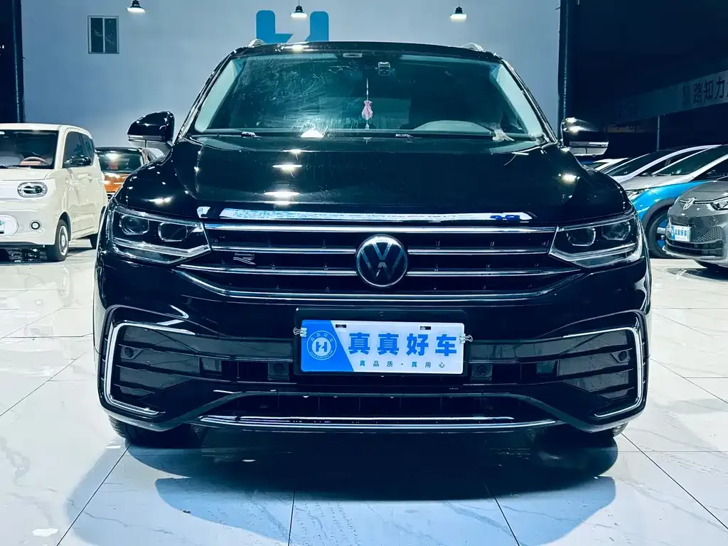 Volkswagen Tiguan L — фото 2