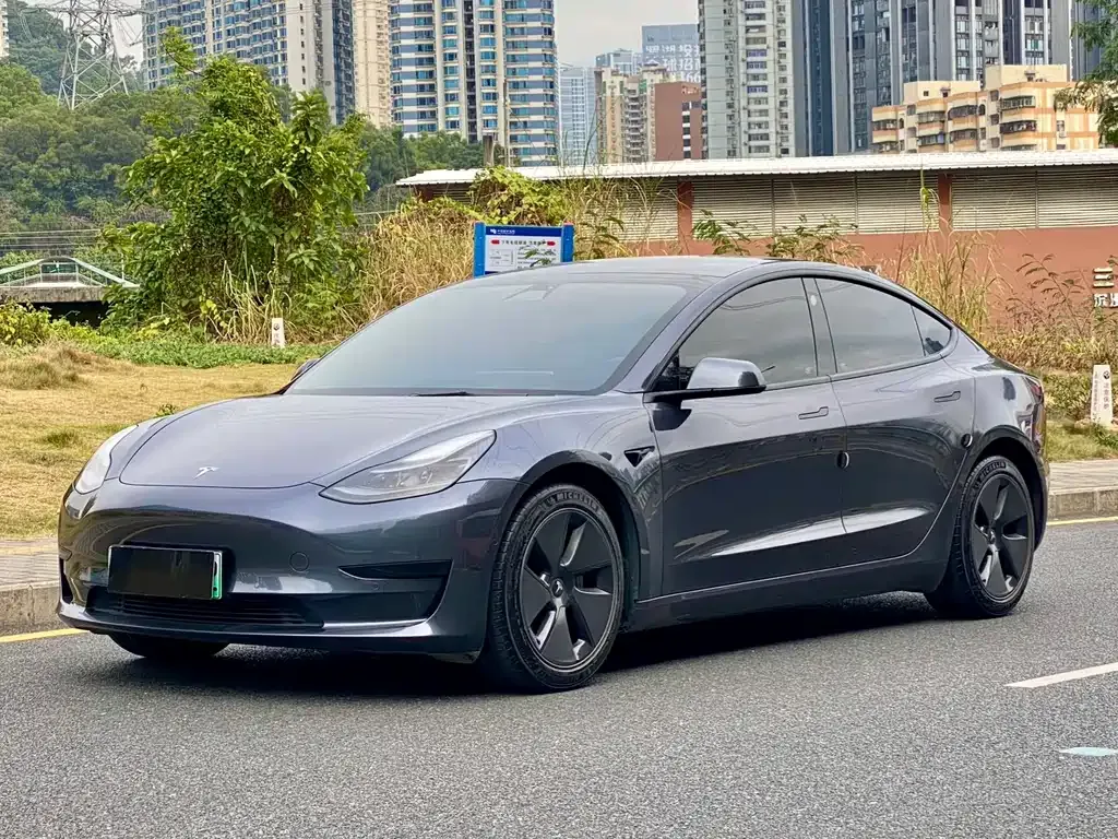 Tesla Model 3 — фото 1