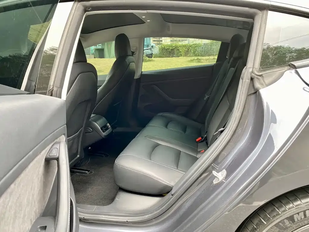 Tesla Model 3 — фото 10