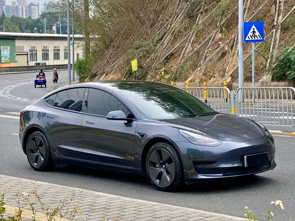 Tesla Model 3 — фото 3