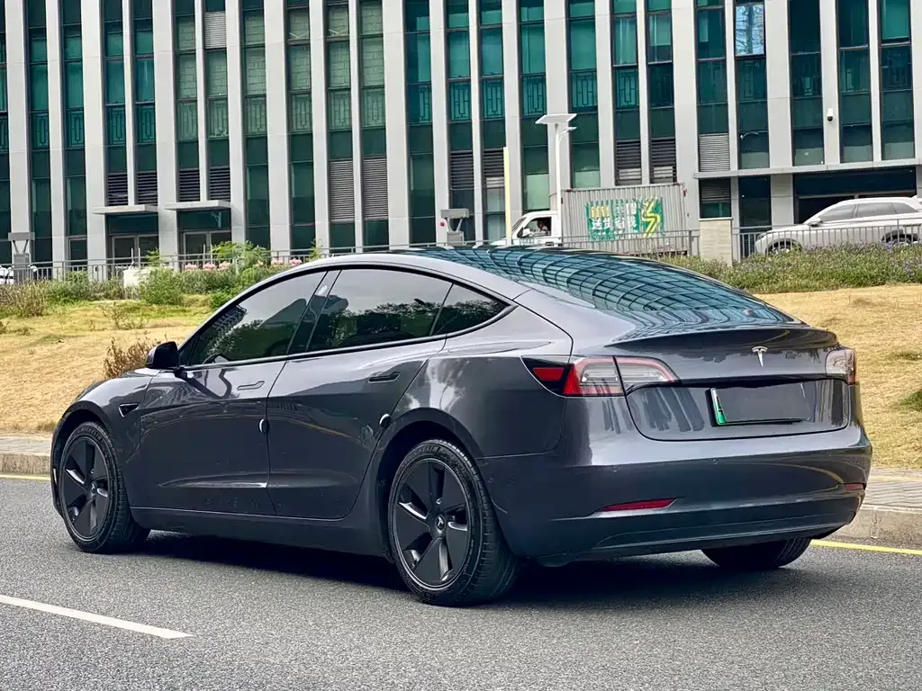 Tesla Model 3 — фото 5