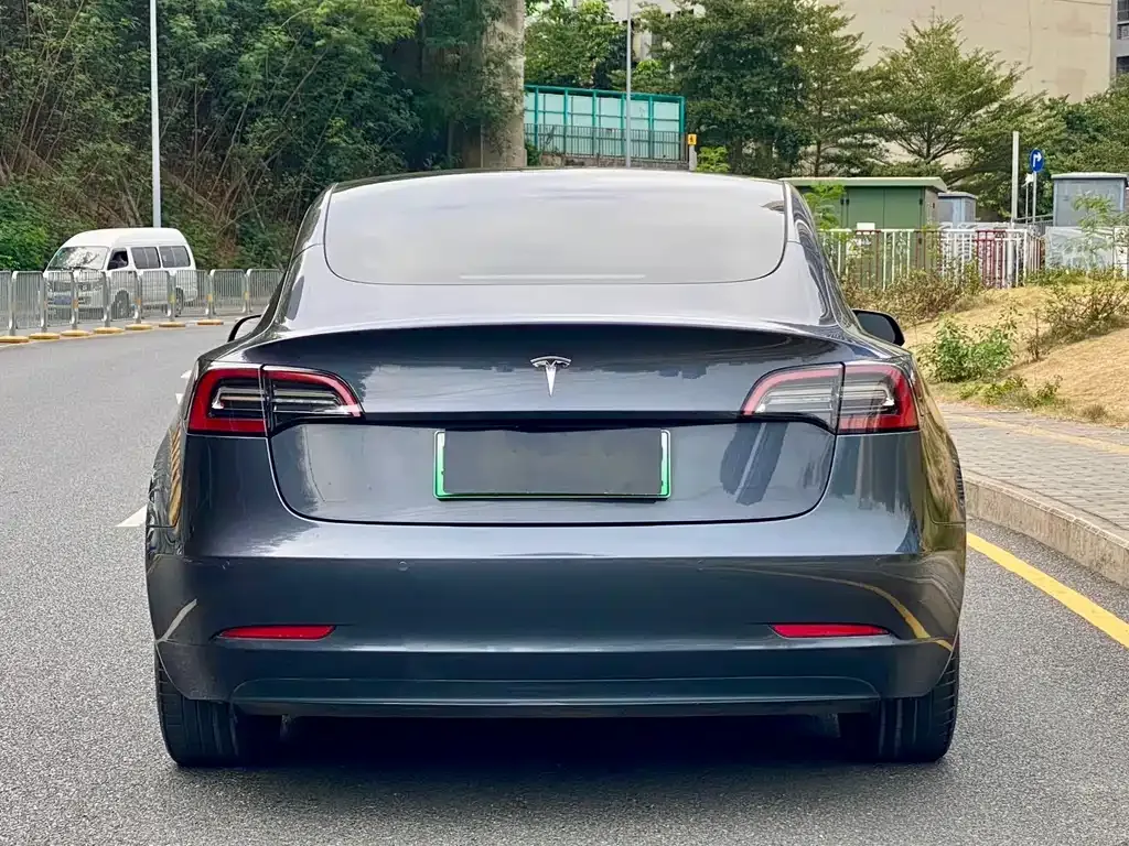 Tesla Model 3 — фото 6