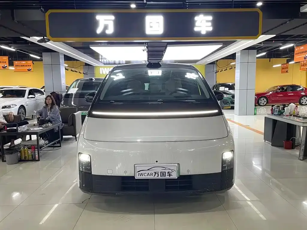 Li Auto MEGA — фото 1