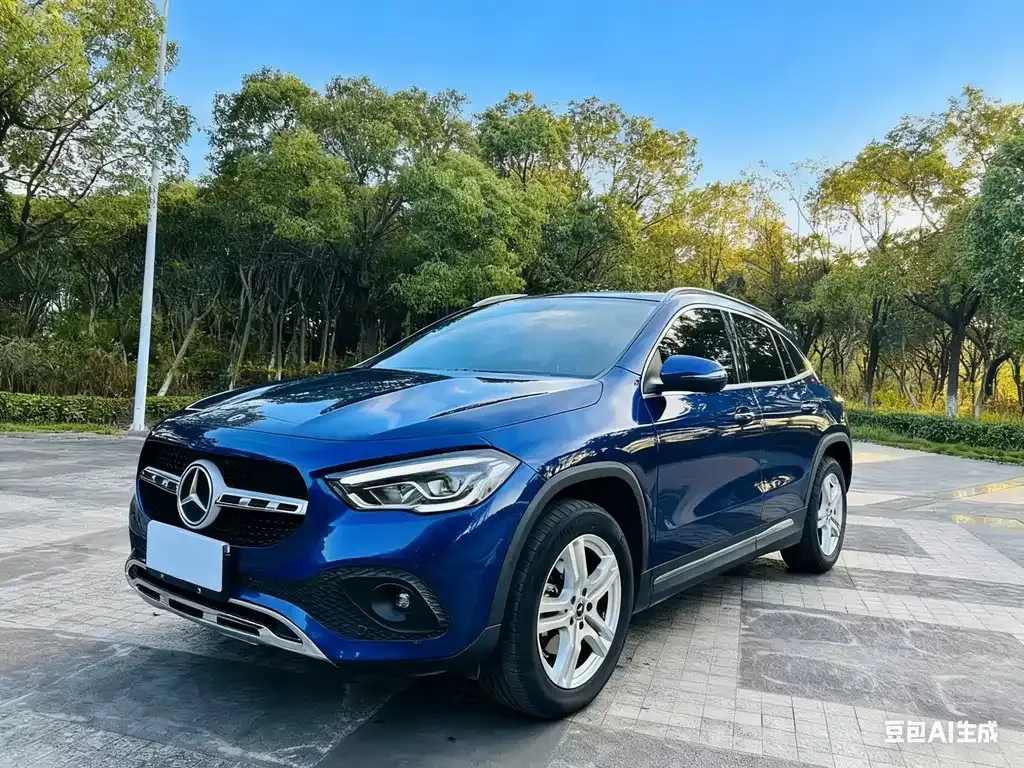 Mercedes-Benz GLA — фото 1