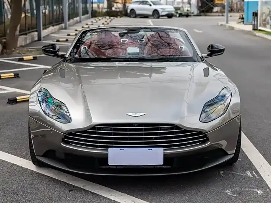 Aston Martin DB11 — фото 2
