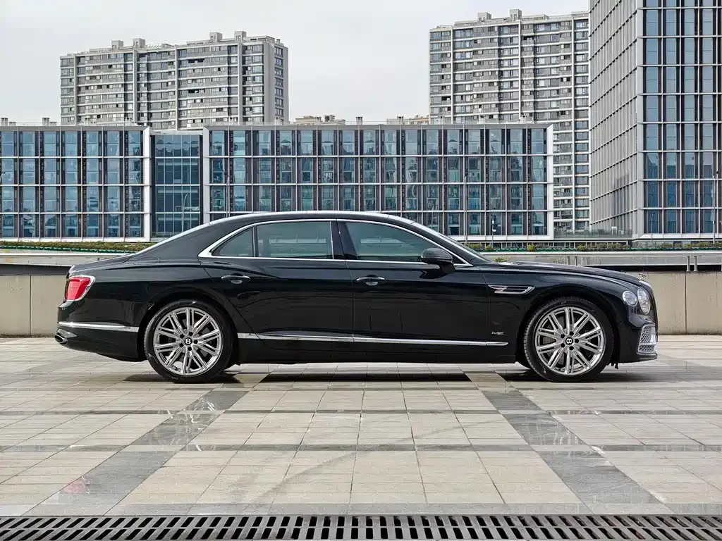 Bentley Flying Spur — фото 4