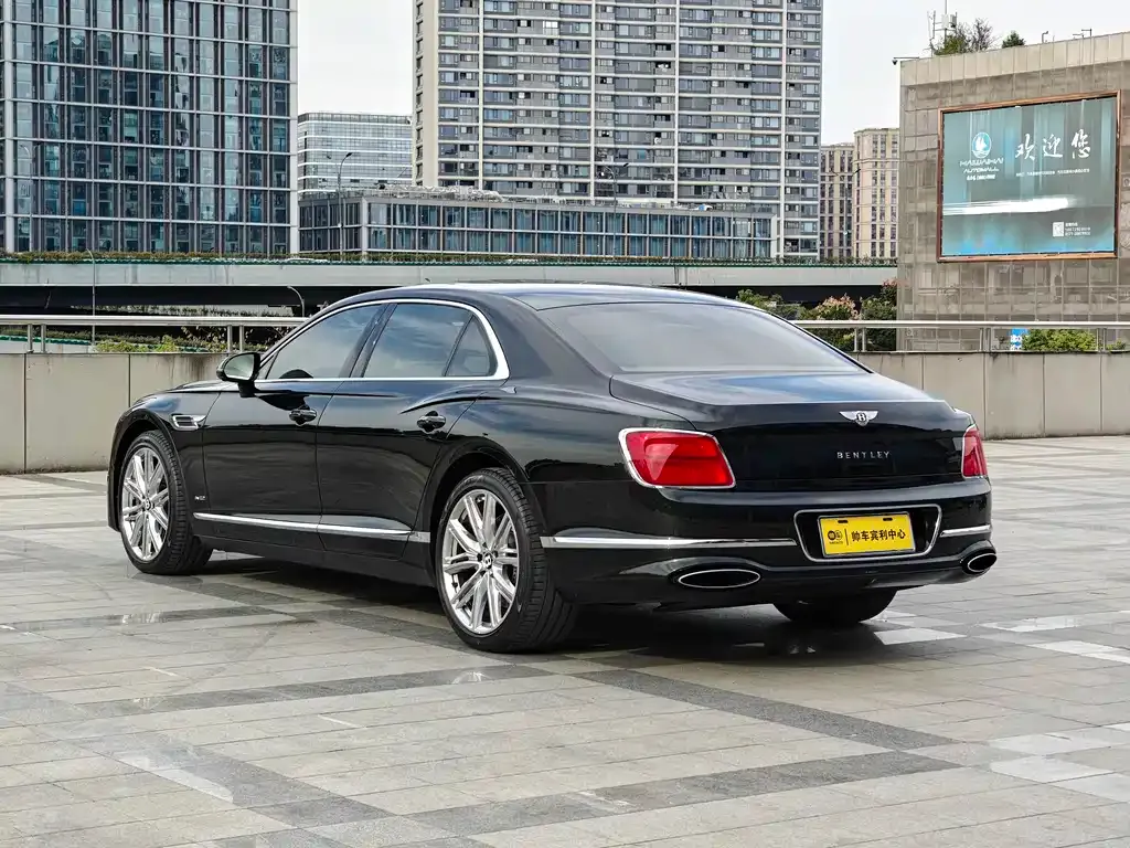 Bentley Flying Spur — фото 7
