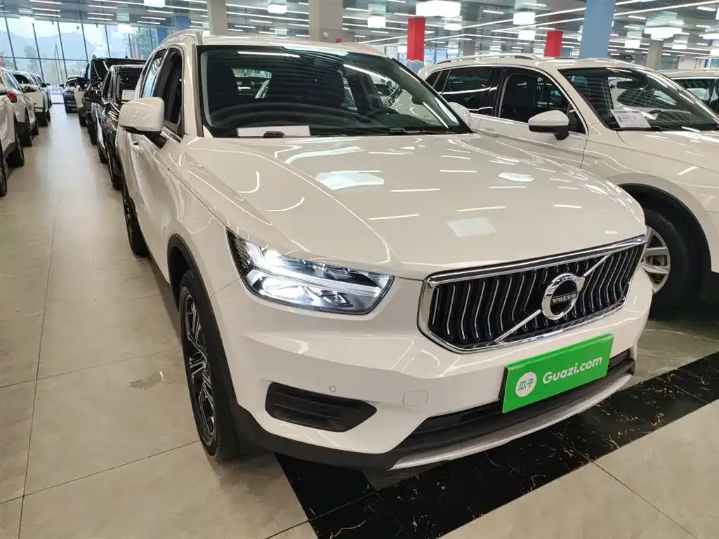 Volvo XC40 — фото 4