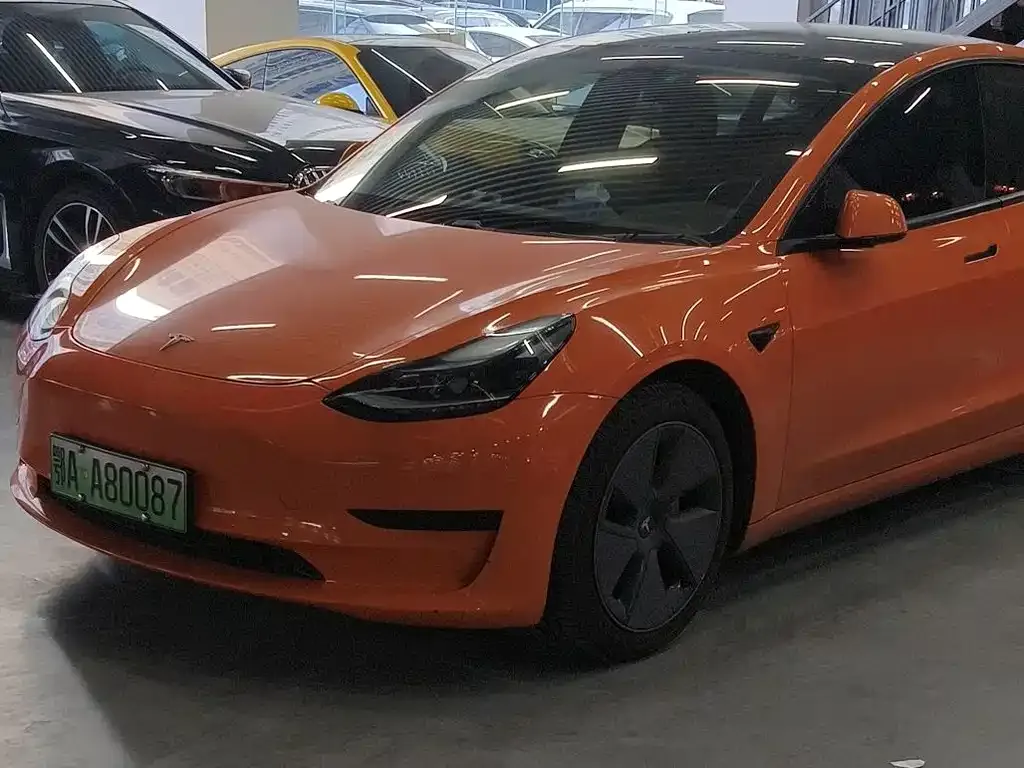 Tesla Model 3 — фото 1
