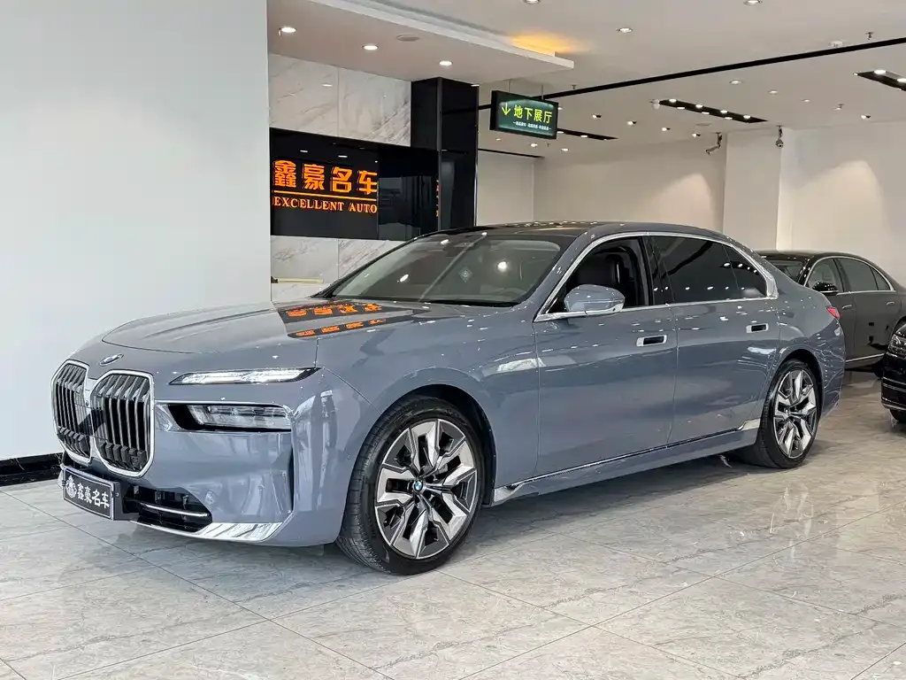 BMW 7 Series — фото 1