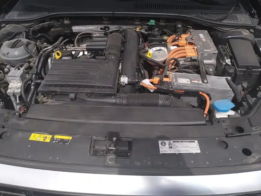 Volkswagen Passat New Energy — фото 10