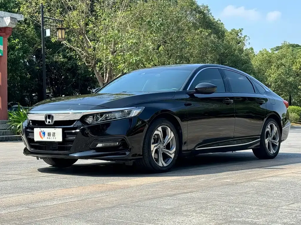 Honda Accord — фото 1