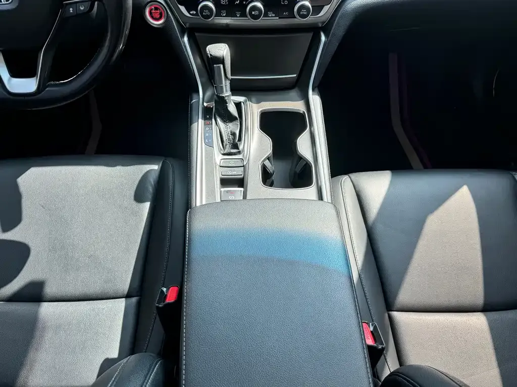 Honda Accord — фото 10
