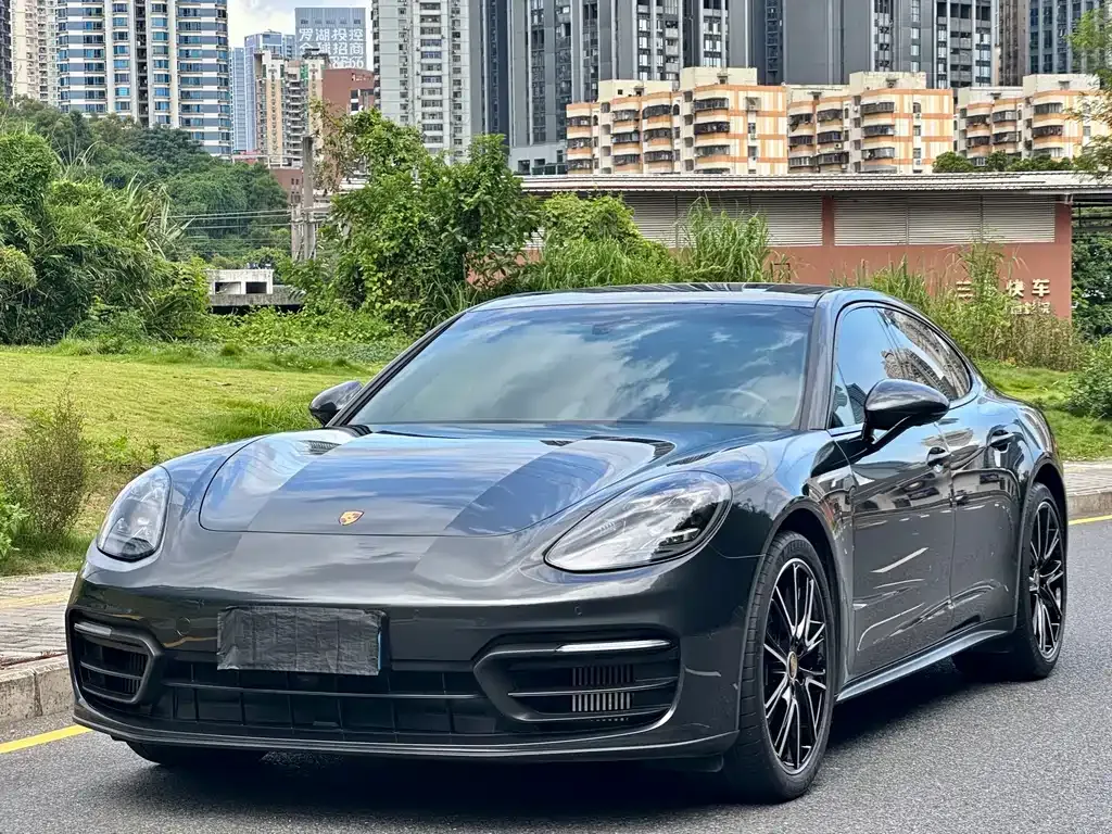 Porsche Panamera — фото 1