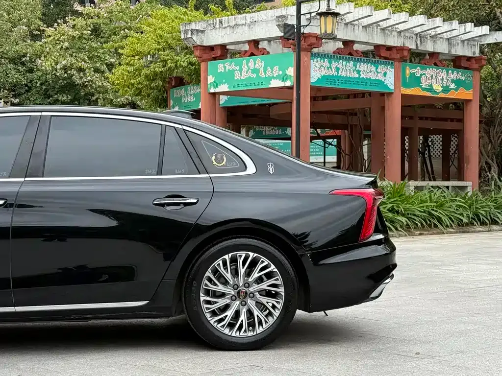 Hongqi H5 — фото 9