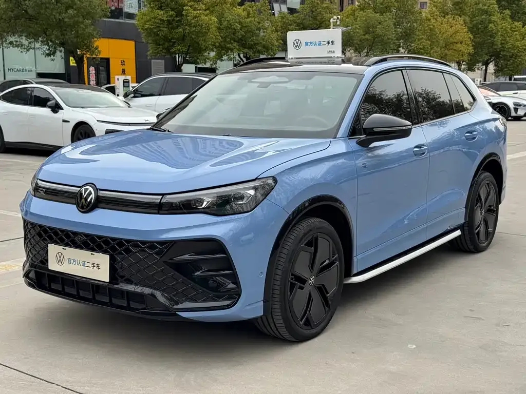 Volkswagen Tiguan L — фото 1