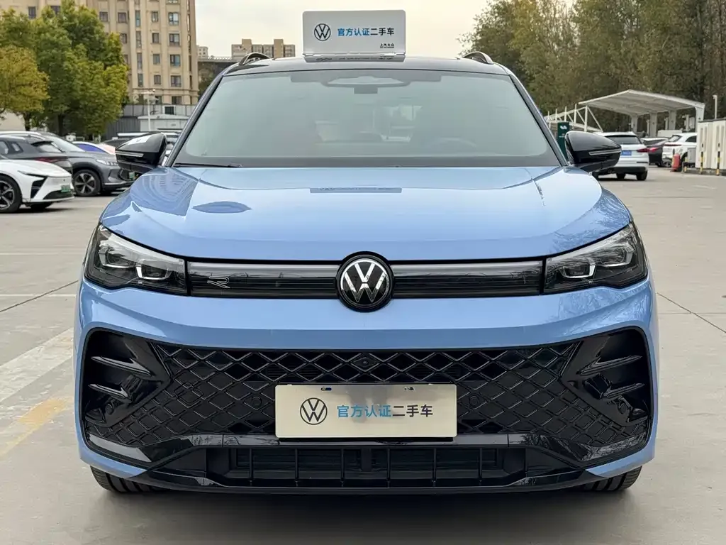 Volkswagen Tiguan L — фото 2