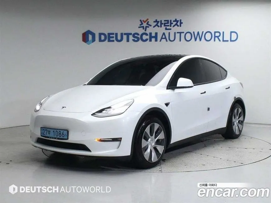 Tesla Model Y — фото 1