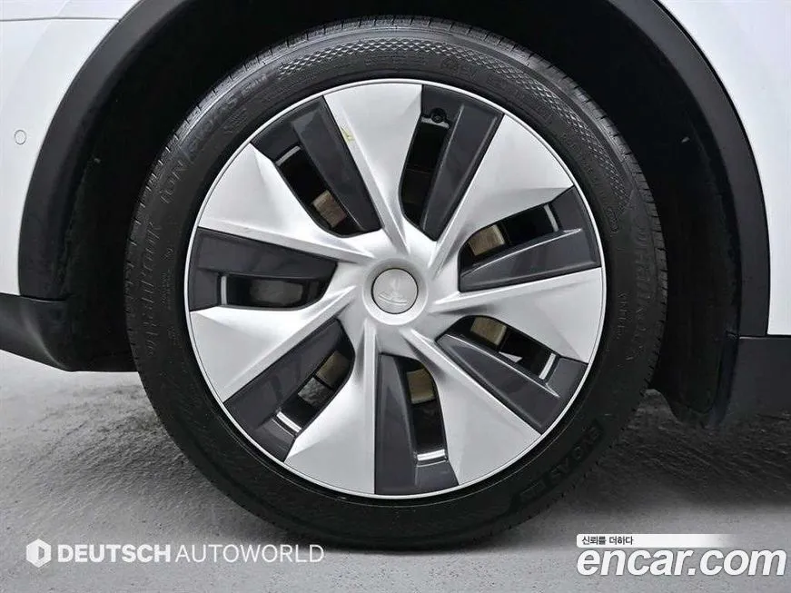Tesla Model Y — фото 5