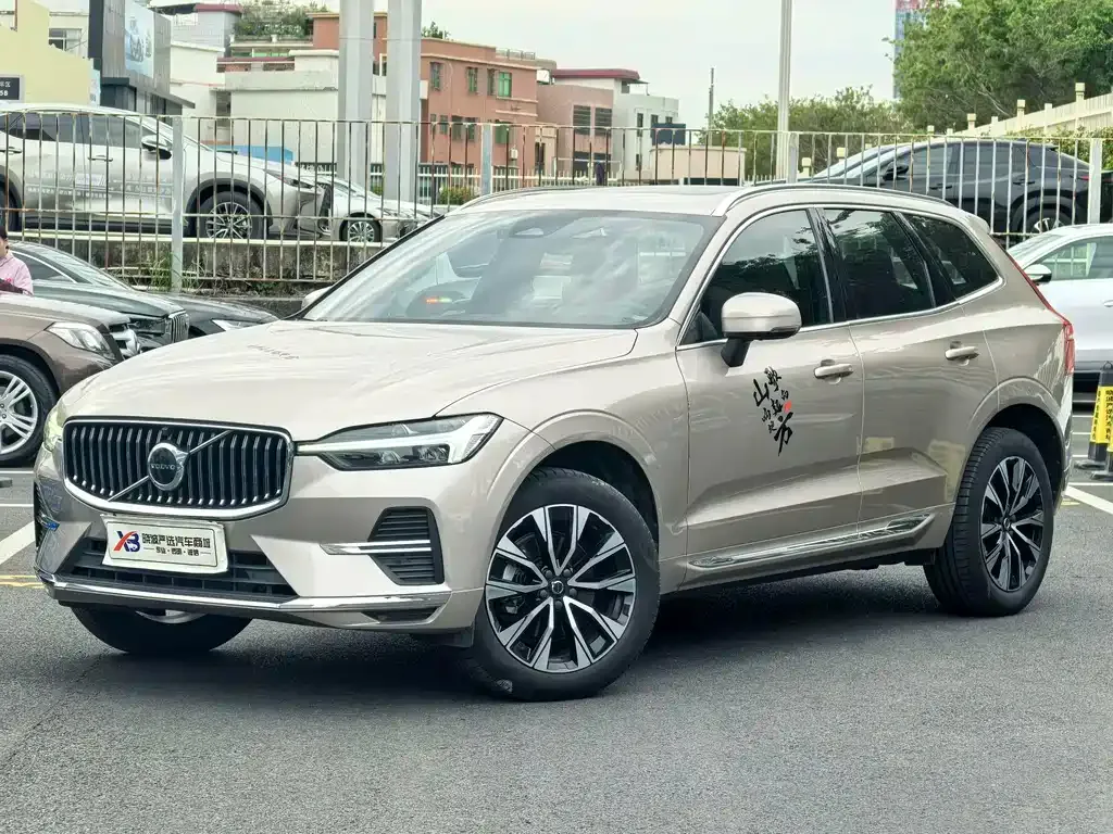 Volvo XC60 — фото 1
