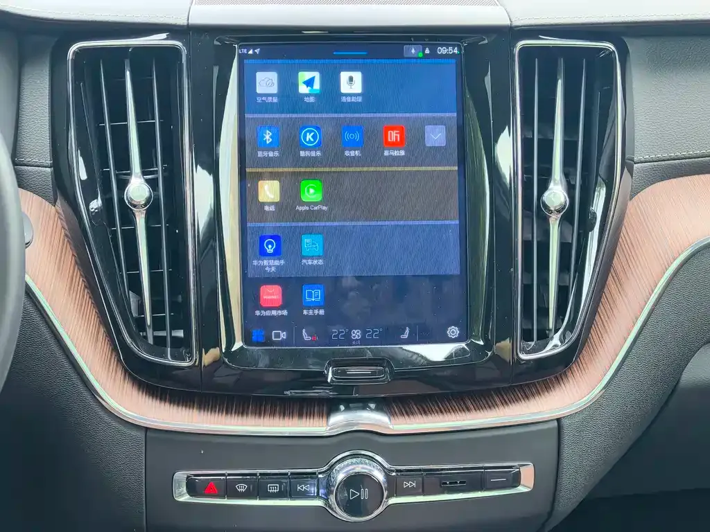 Volvo XC60 — фото 10