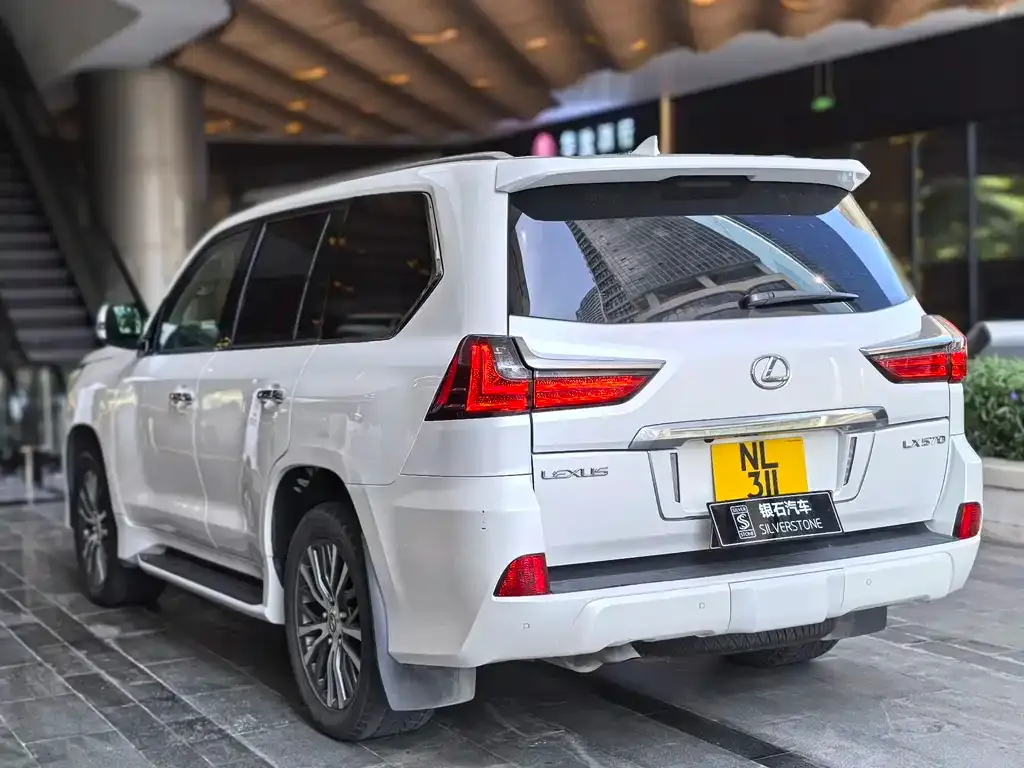 Lexus LX — фото 3