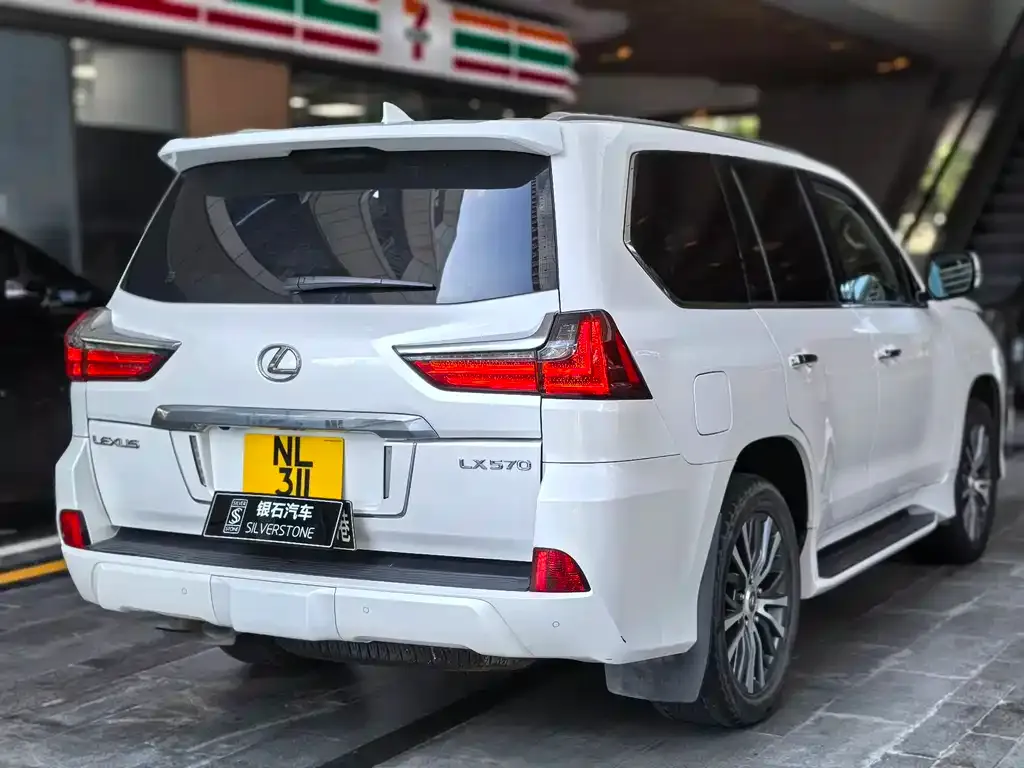 Lexus LX — фото 4