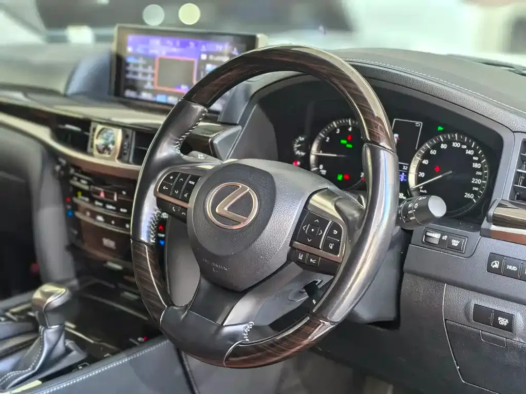 Lexus LX — фото 5