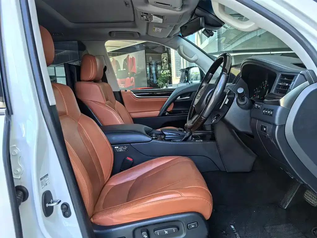 Lexus LX — фото 6