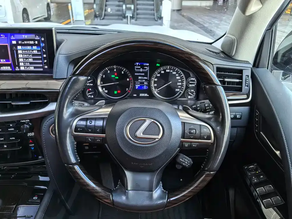 Lexus LX — фото 7