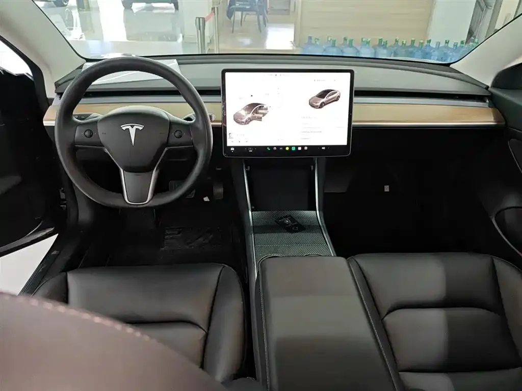 Tesla Model 3 — фото 10