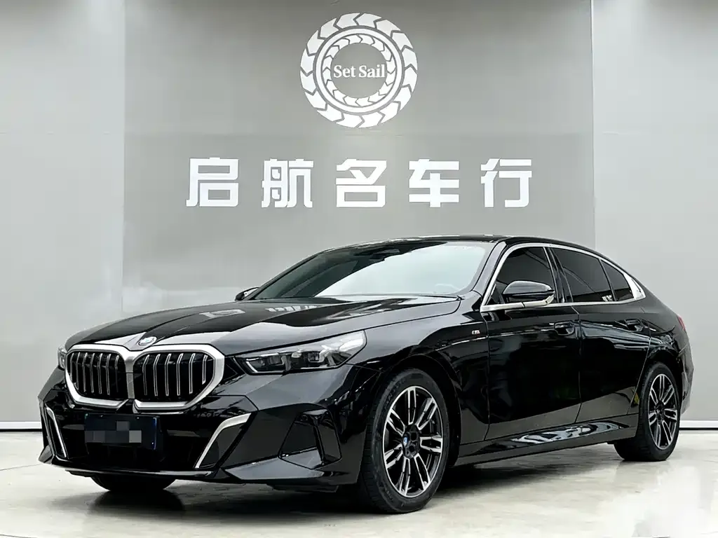 BMW 5 Series — фото 1