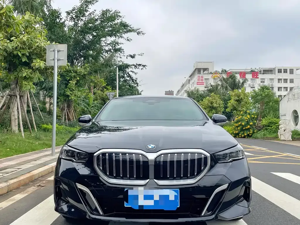 BMW 5 Series — фото 2