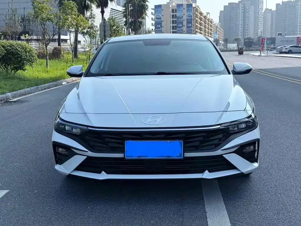 Hyundai Elantra — фото 2