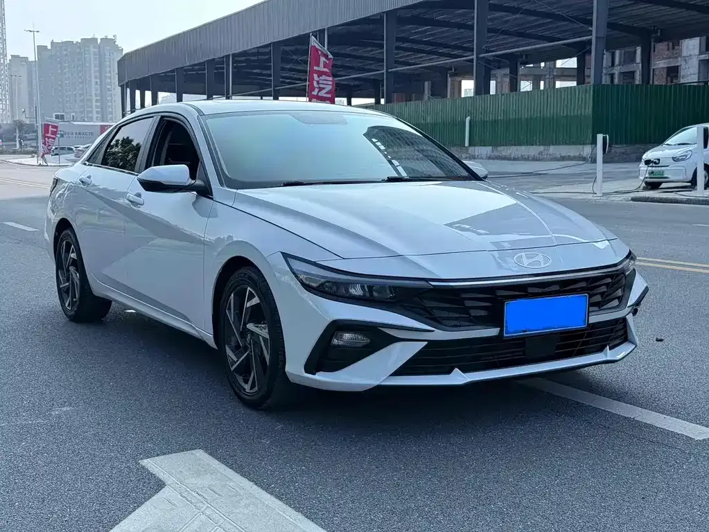 Hyundai Elantra — фото 3