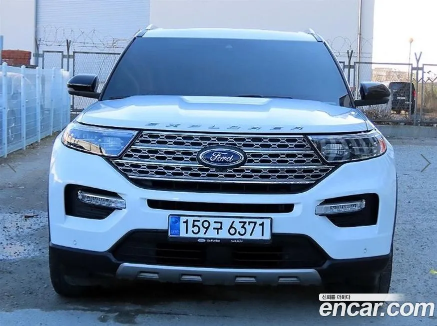 Ford Explorer — фото 1