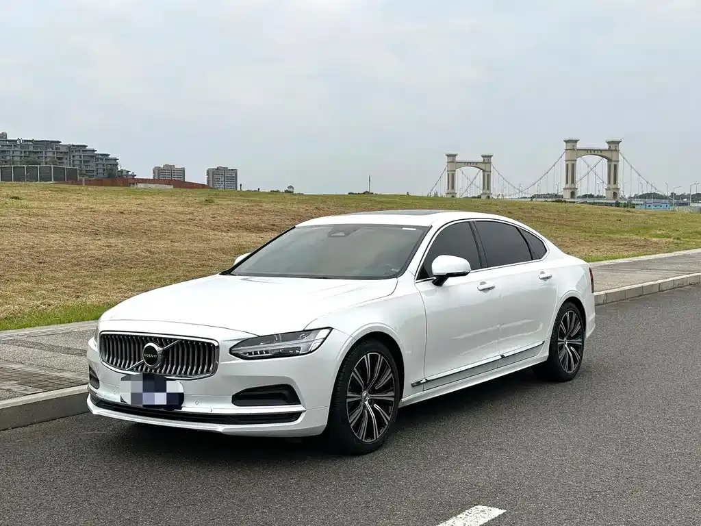 Volvo S90 — фото 1
