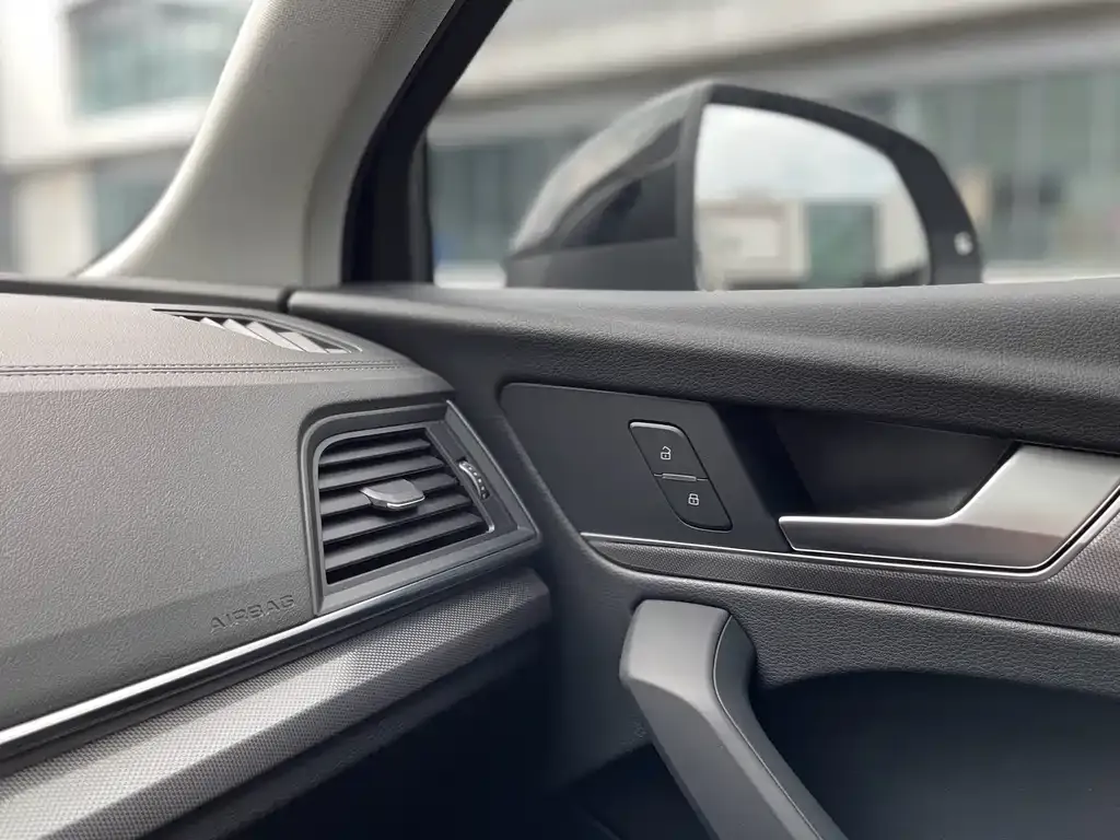 Audi Q5L — фото 9