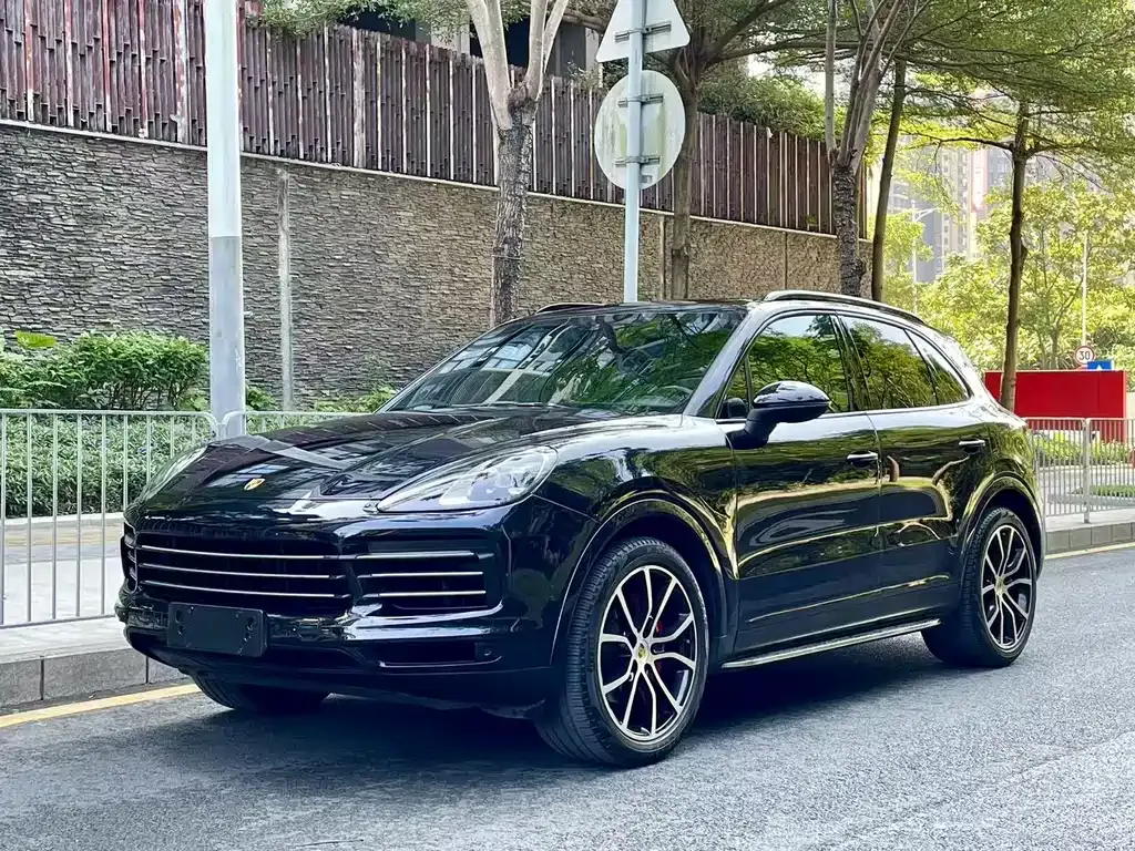 Porsche Cayenne — фото 1