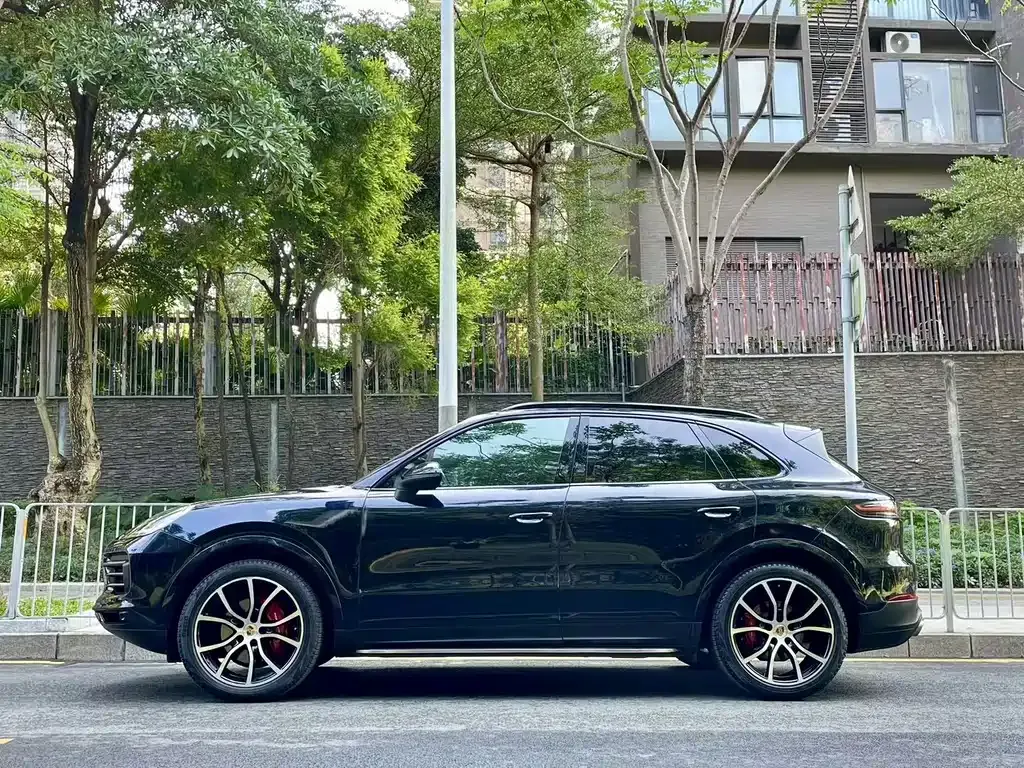 Porsche Cayenne — фото 2