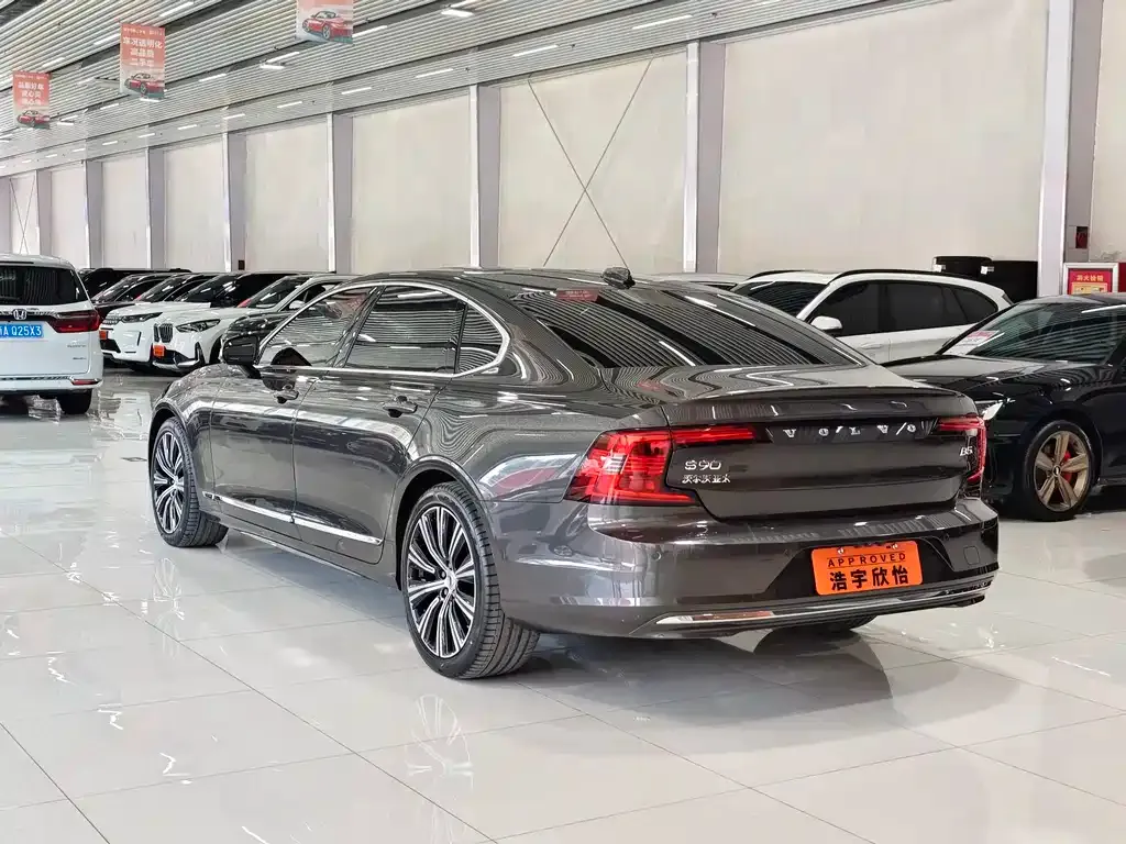 Volvo S90 — фото 4