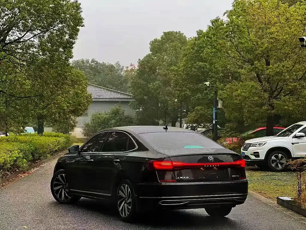 Volkswagen Passat — фото 7