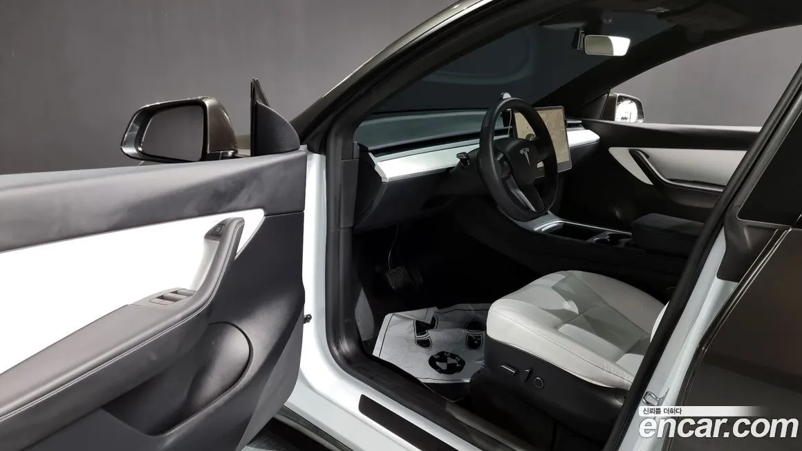 Tesla Model Y — фото 10