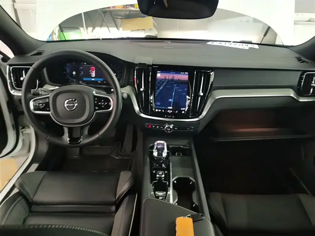 Volvo S60 — фото 10