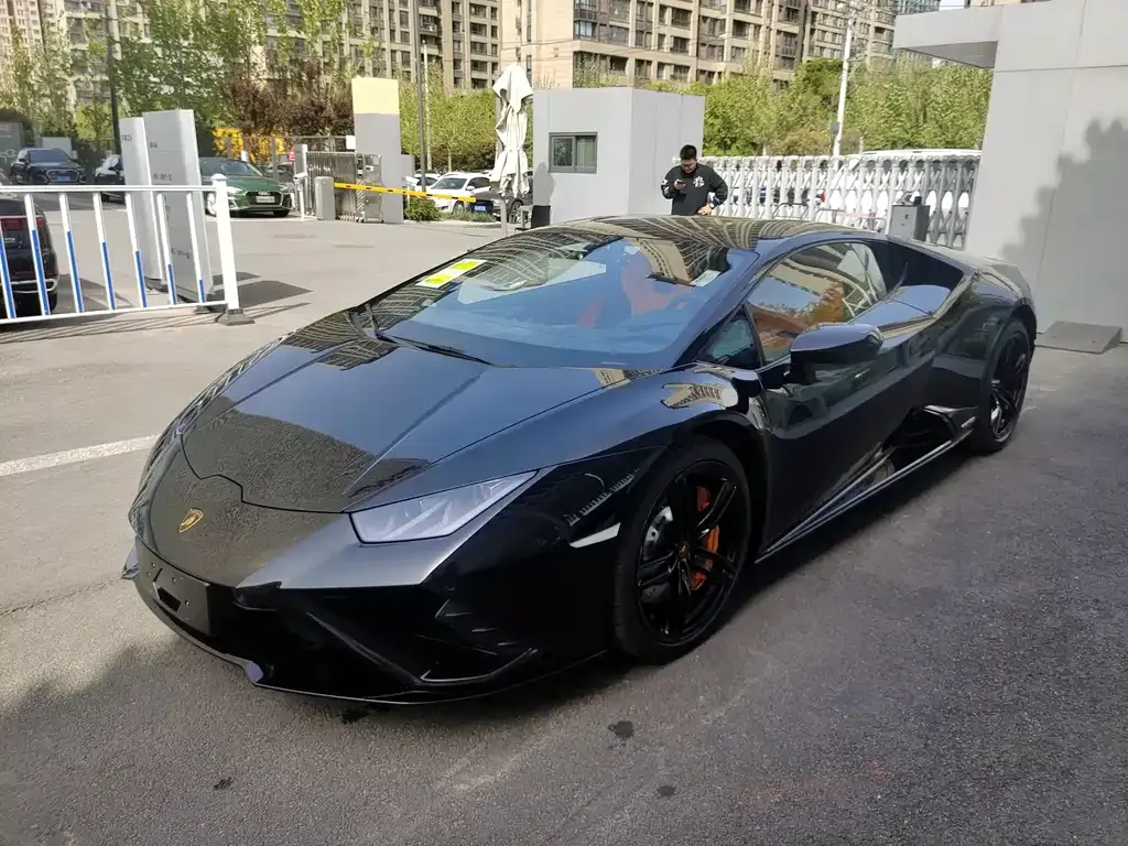 Lamborghini Huracan — фото 1