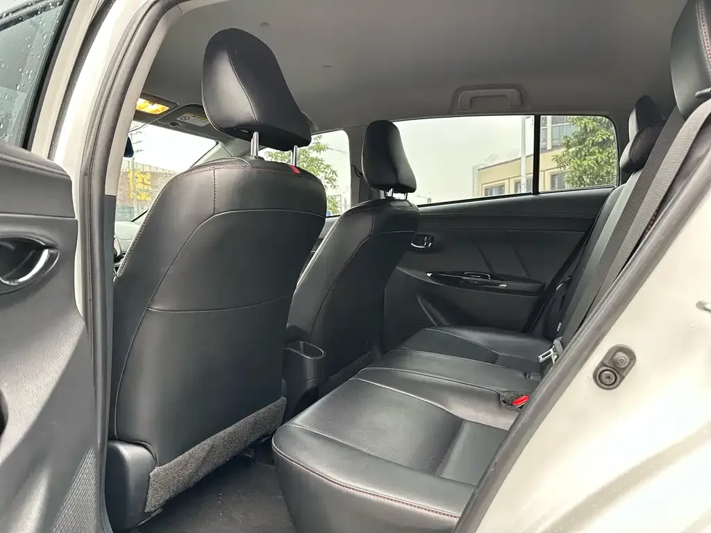 Toyota Yaris L — фото 6