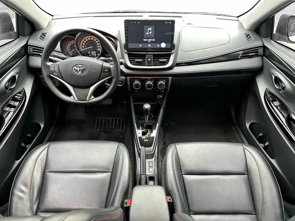 Toyota Yaris L — фото 7