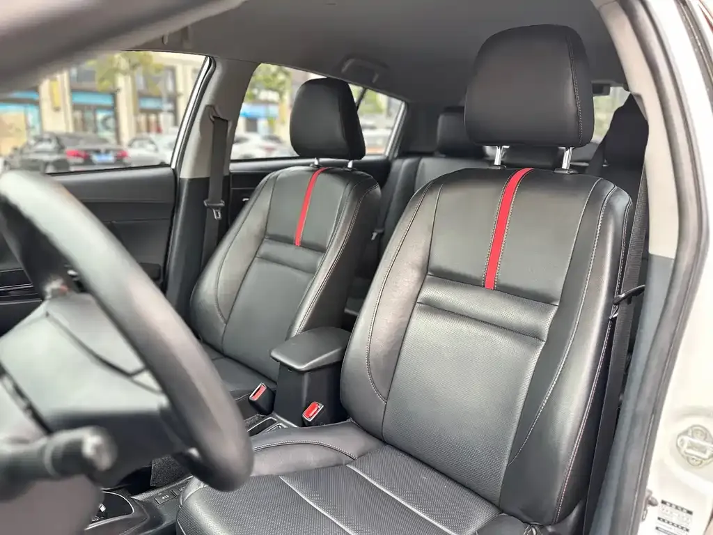 Toyota Yaris L — фото 8