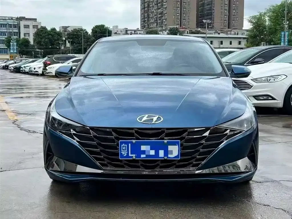 Hyundai Elantra — фото 1